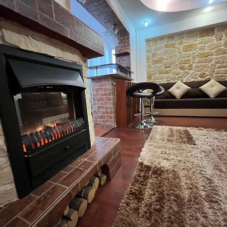 Modern Oasis With A Cozy Fireplace Your Stylish Apartment Minutes From Downtown Bukarest Eksteriør billede
