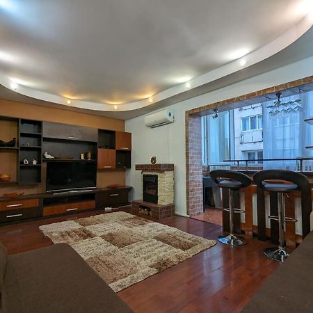Modern Oasis With A Cozy Fireplace Your Stylish Apartment Minutes From Downtown Bukarest Eksteriør billede