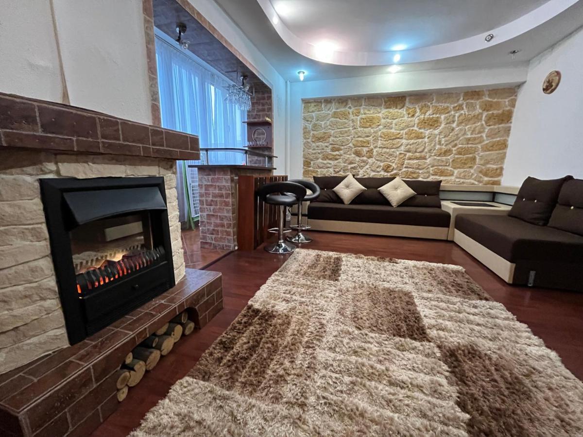 Modern Oasis With A Cozy Fireplace Your Stylish Apartment Minutes From Downtown Bukarest Eksteriør billede