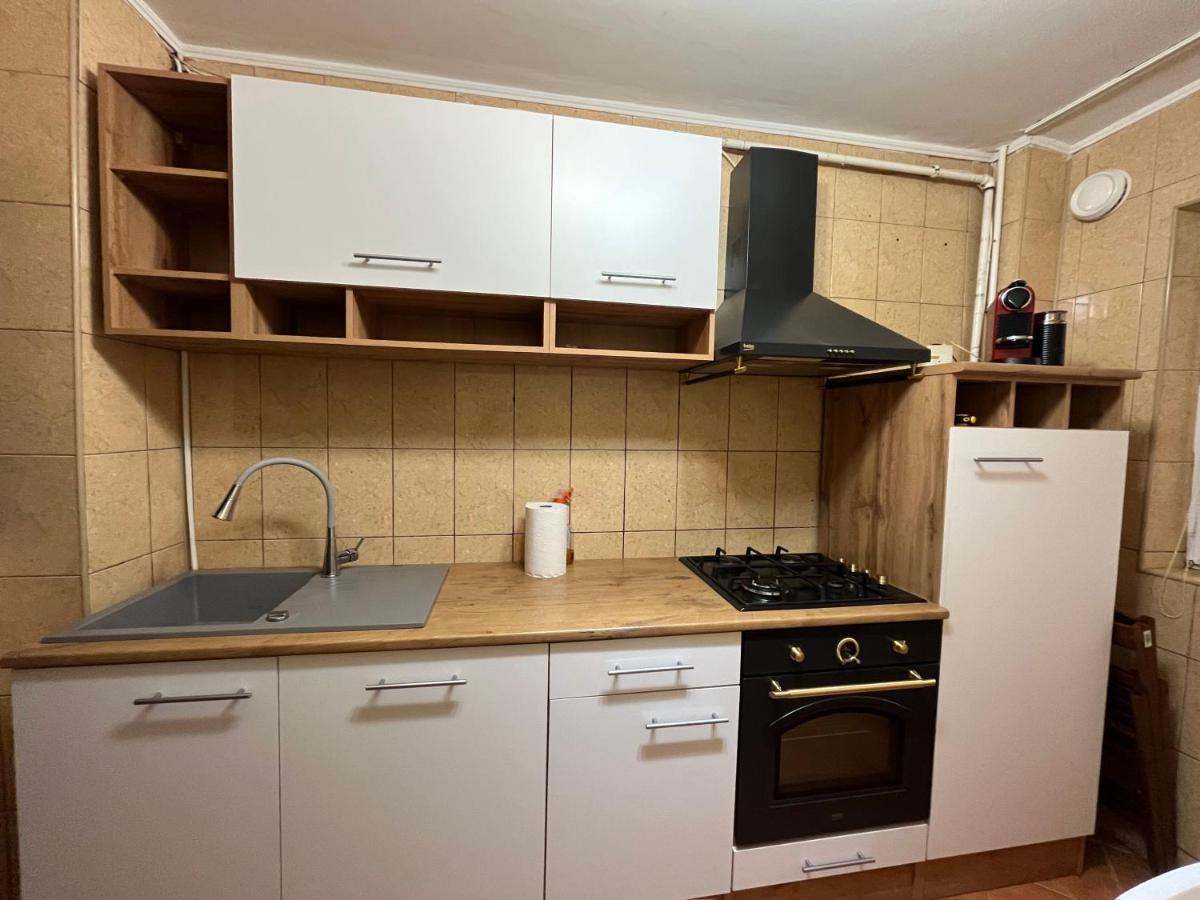 Modern Oasis With A Cozy Fireplace Your Stylish Apartment Minutes From Downtown Bukarest Eksteriør billede