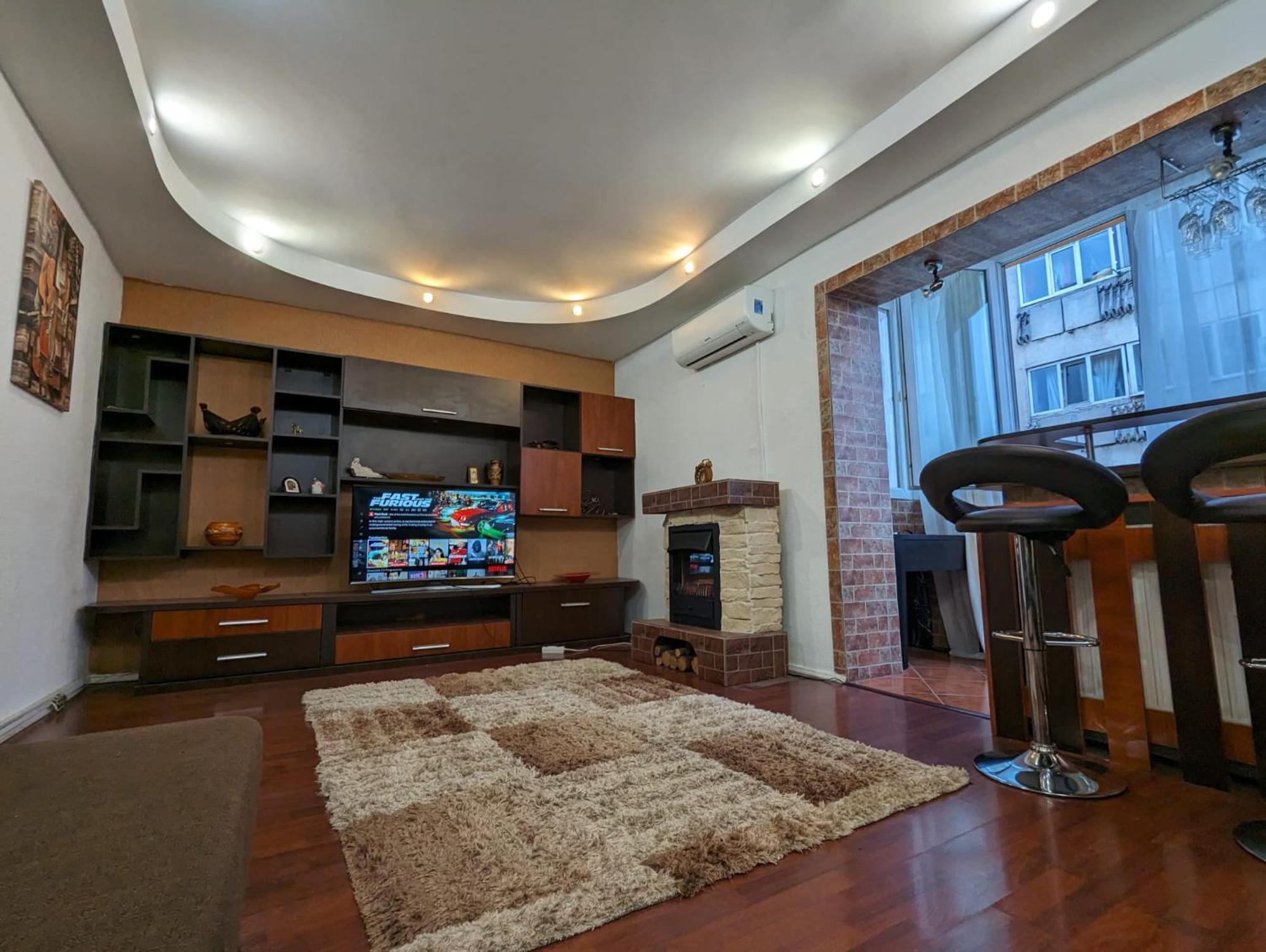 Modern Oasis With A Cozy Fireplace Your Stylish Apartment Minutes From Downtown Bukarest Eksteriør billede