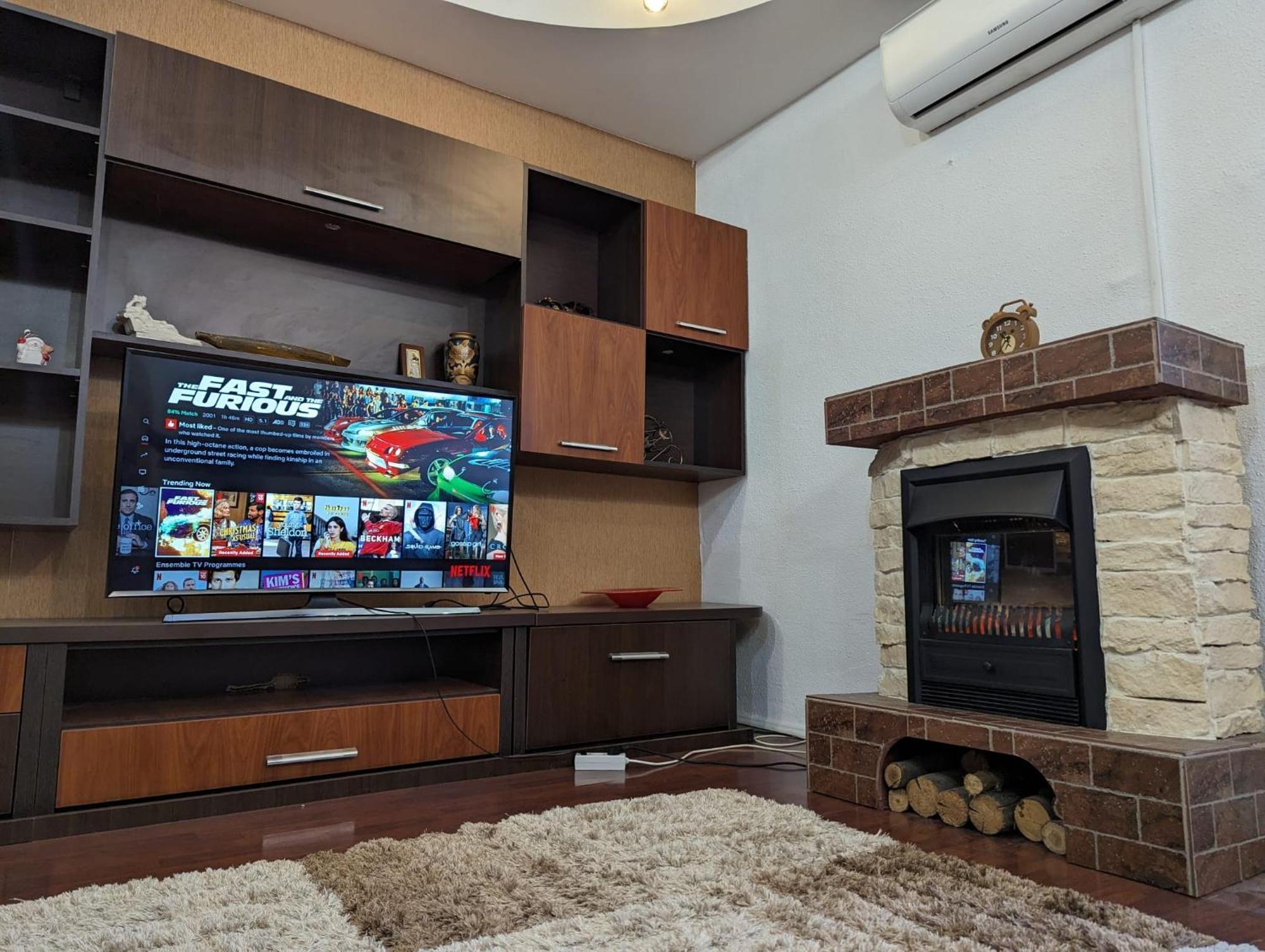 Modern Oasis With A Cozy Fireplace Your Stylish Apartment Minutes From Downtown Bukarest Eksteriør billede
