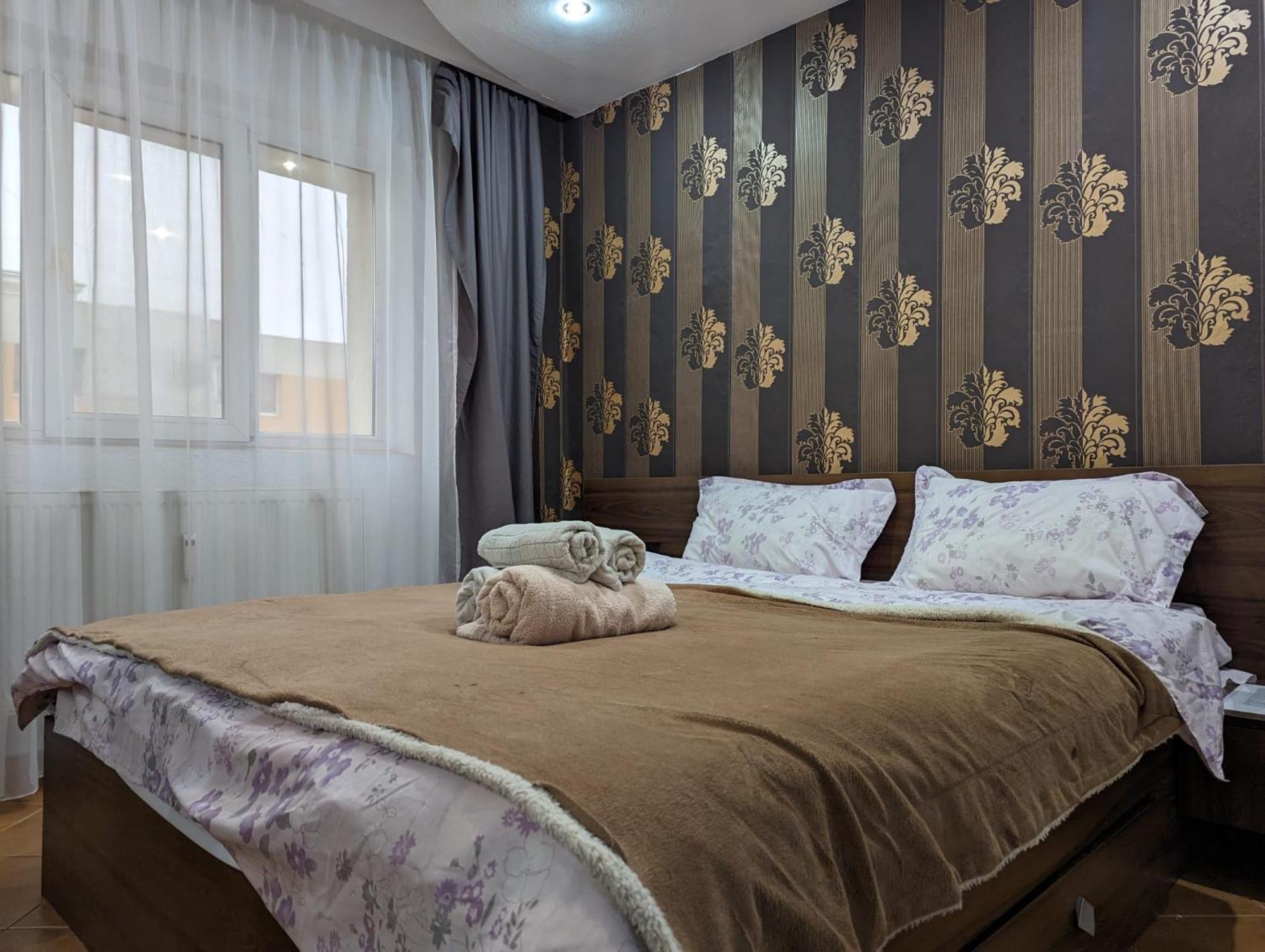 Modern Oasis With A Cozy Fireplace Your Stylish Apartment Minutes From Downtown Bukarest Eksteriør billede